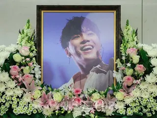 The late Whee Sung's bright smile in his memorial portrait is heartbreaking... Today (16th) his funeral procession