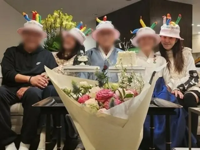 Actress Ko Hyun Jung attends a family gathering... She inherited the elegant baby face genes