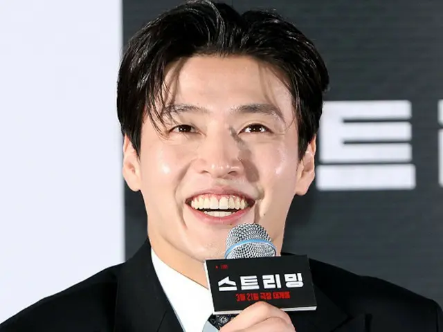 Kang HaNeul of the movie "Streaming" said, "We shot a 10-minute single take. If we make a mistake, we have to start from the beginning, so it's nerve-wracking."