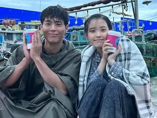 IU releases soaked photo of her and her husband Park BoGum... Attention on set