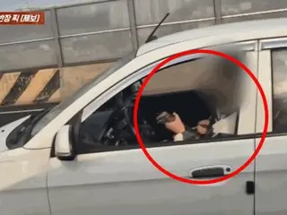 South Korea is "astonished" by driver who plays guitar instead of steering wheel