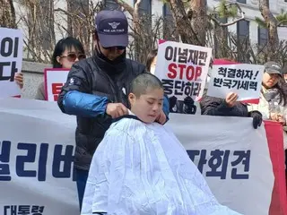 President Yoon's National Defence Team: "Middle and high school students also join in shaving their heads in protest against impeachment in front of the Constitutional Court" = South Korea