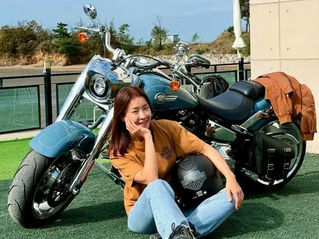 Actress Lee Si Young, after splitting after 8 years of marriage... She's on track to become a motorcyclist