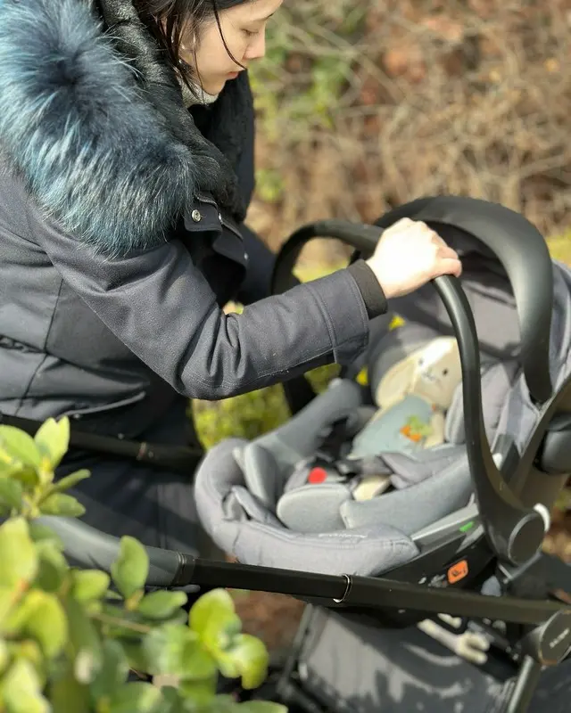 「SHINHWA」エリックの妻女優ナ・ヘミ、第２子出産から一か月とは思えない完璧な美貌2