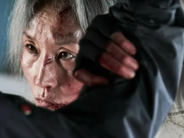 The movie "Broken Heart" is full of action and scene stealers, from Lee Hae Yeong and Kim Sung Cheol to Shin Sia and Kim Moo Yul.