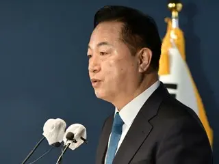Kim Doo-kwan, former Democratic Party lawmaker, declares he will not run for president... "I will do my best to help the Democratic Party win the presidential election" = South Korea