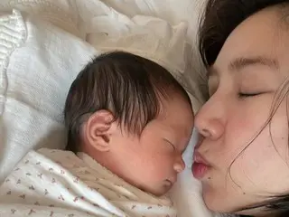 Son Dambi & Lee KyouHyuk's daughter, 10 days old, has a picturesque profile... already a celebrity look