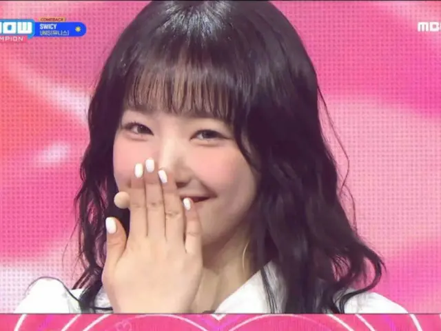 "Already the number one girl group"... "UNIS" wins first place on music show since debut