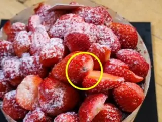 "Strawberry cake is moldy...even the juice" - What's happening at the popular bakery "Seishindo"? = Korea