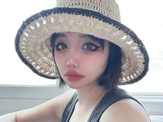 "Explaining the photo editing" BOM (2NE1) looks younger with a short cut... Showing off her baby-faced Feisu