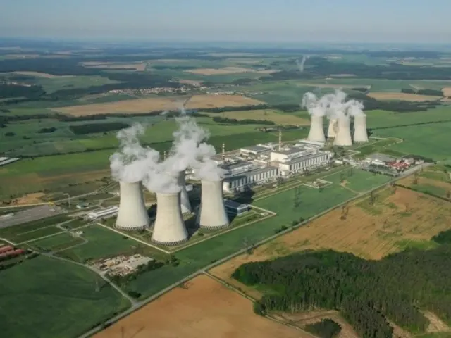 Korea Hydro & Nuclear Power to secure 26 trillion won order from Czech nuclear power plant...formal contract to be signed on May 7 (Korea)