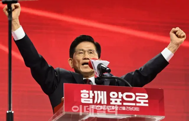 国民の力の党大会で候補に選出された後、受諾演説を行う金文洙大統領選候補