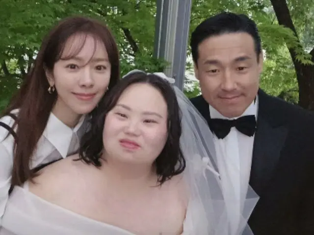 Actress Han JIMIN congratulates her twin sister, writer Jung Eun-hye, on her marriage... "Lots of love"