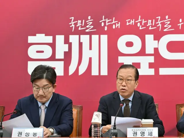 South Korea's ruling party leadership demands that Kim Moon-soo, the official candidate, "unify with former Prime Minister Han Deok-soo"