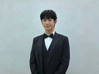 Jung HaeIn shows off his dandy charm in a black suit... "Congratulations to all the winners"