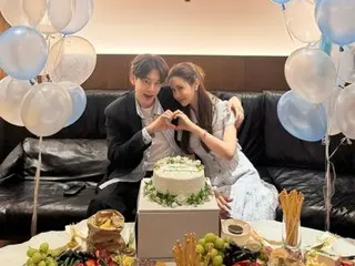 Lee Da Hae and SE7EN celebrate their second wedding anniversary with a kiss... Every moment is romantic