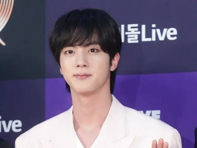 「BTS」JINに奇襲キスした50代の日本女性、韓入国後に自ら出頭…検察に送致