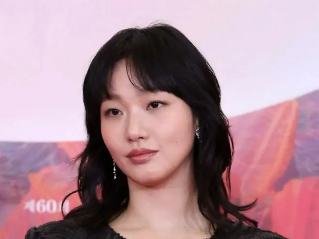 女優キム・ゴウン、父母の日を迎え、所属事務所の全職員に花と果物かごをプレゼント