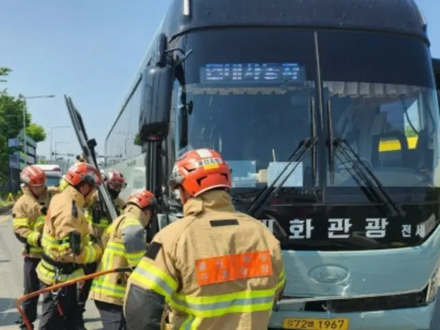 Traffic accidents continue in downtown Ulsan... 19 people taken to hospital after bus collision = South Korea