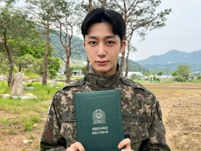 "MONSTA X" Hyungwon discharged at the end of his term... "MONBEBE, I missed you"