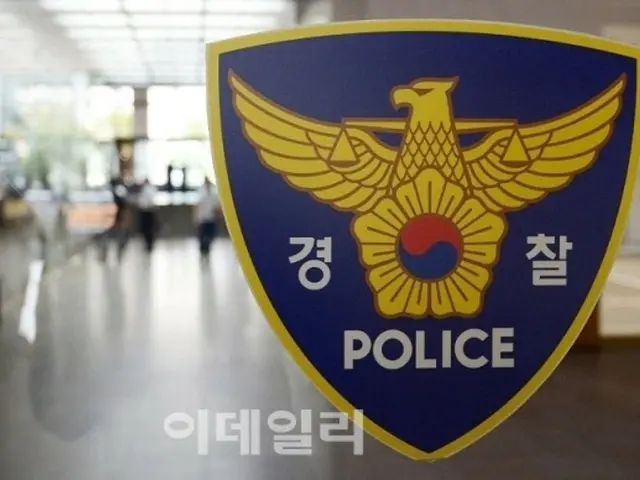 A man in his 40s was arrested at an airport while trying to hand over important semiconductor technology to China (South Korea)