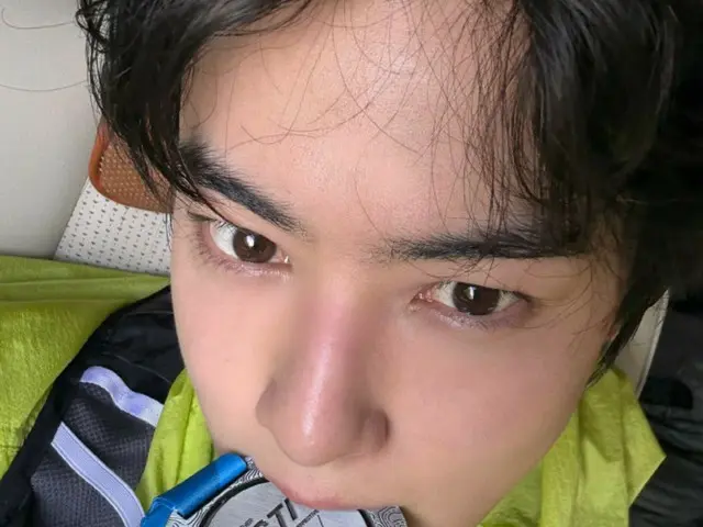 "Enlisting in July?" Cha EUN WOO (ASTRO) snaps with medal in mouth... "Completed 11km marathon"