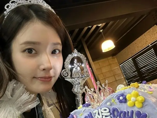 IU enjoys her birthday in a "princess outfit"... Her adorable photos are a hot topic