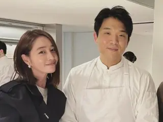 Actress Lee Min Jeongg crops her husband Lee Byung Hun!? "We took a photo together..."