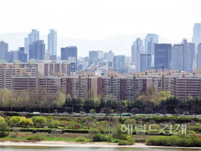Luxury apartment in Apgujeong, Seoul, sold for 13 billion won, the highest price in the area (Korea)