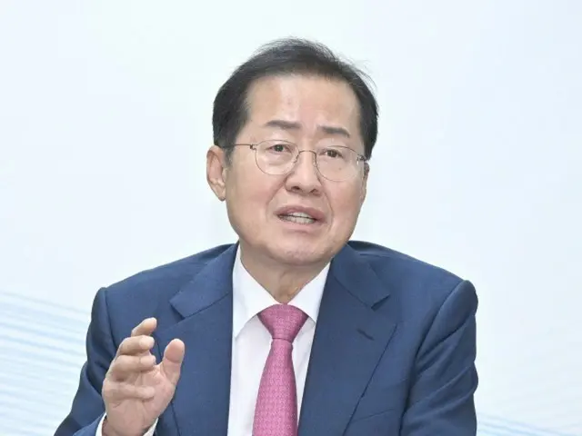Hong Jun-pyo meets with ruling party envoy... "I will never join hands with the Democratic Party" = South Korea