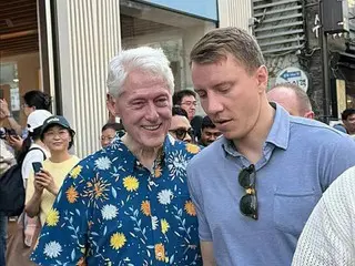 Former US President Clinton visits South Korea privately to meet with wealthy fund tycoon