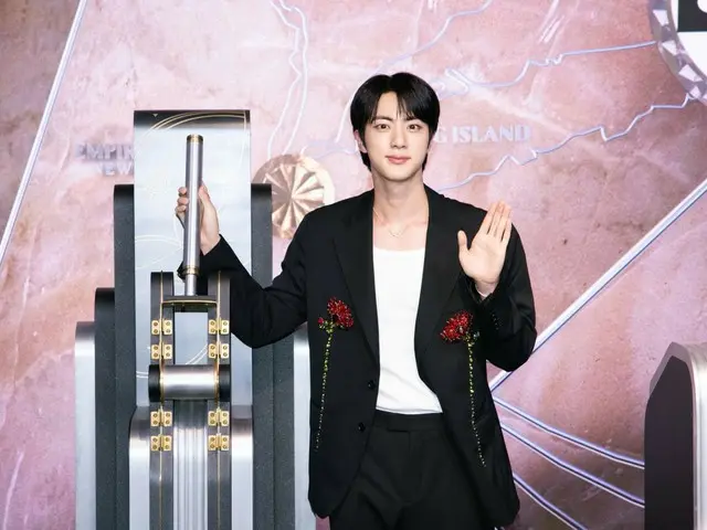 "BTS" JIN decorates the Empire State Building in New York with the key colors of "Echo"... "Thank you for the inspiration and strength"