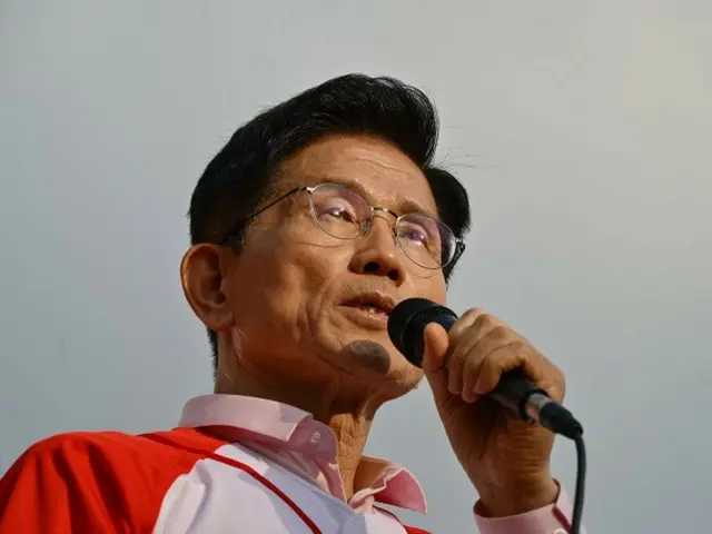Kim Moon-soo, People Power presidential candidate, and Lee Jae-myung, both denounce the Democratic Party candidate, saying, "Can bulletproof glass protect me from criminals? I don't even need a bulletproof vest" (South Korea)