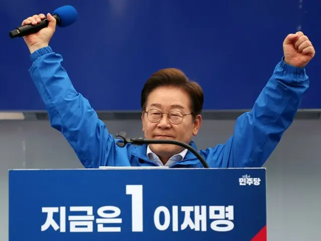 Democratic Party presidential candidate Lee Jae-myung: "Let's build a true democratic nation where no one will ever be killed by a judicial system again" (South Korea)