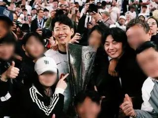 Soccer player Son Heung Min wins his first ever cup...with his best friend Park Seo Jun by his side