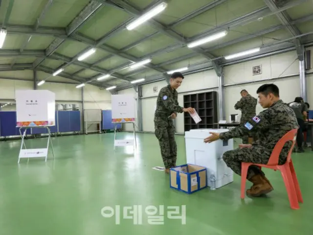 Overseas voting for the 21st presidential election is being carried out by troops deployed overseas (South Korea)