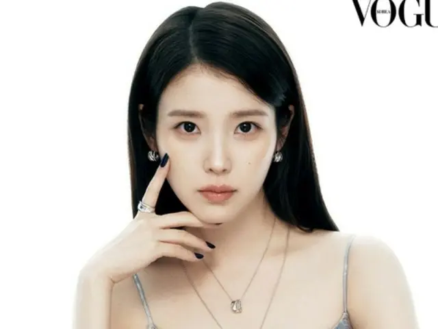 IU, "Heroine Look" Gravure... Attention focused on urban chic beauty