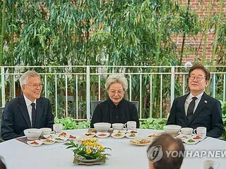 Candidate Lee Jae-myung has lunch with former President Moon, aiming to rally supporters = presidential election