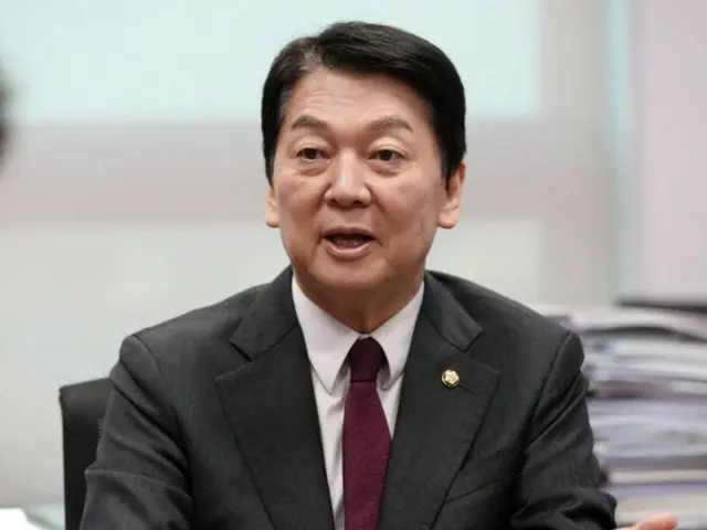 Ahn Cheol-soo: "I admit the Yoon government's mistakes, but Lee Jae-myung is no good"