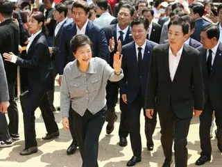 Former President Park Geun-hye visits her father's birthplace, aiming to rally conservatives ahead of presidential election?