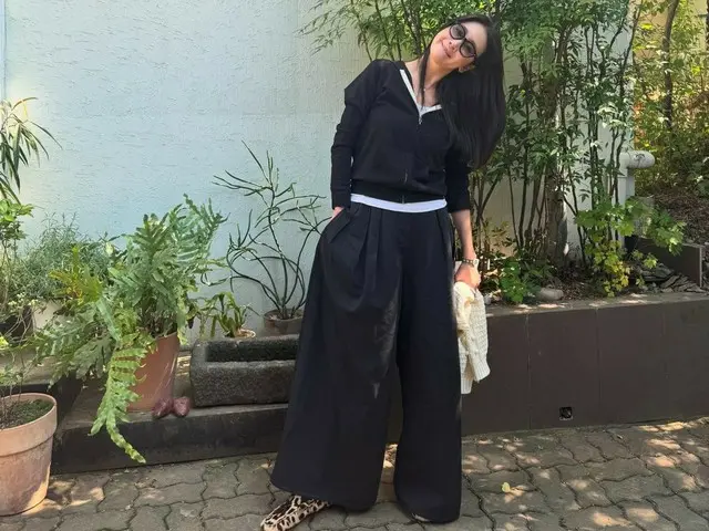 女優チェ・ジウ、6歳の娘と手をつないでソチョン（西村）へお出かけ…ママの半分くらい大きくなったね01