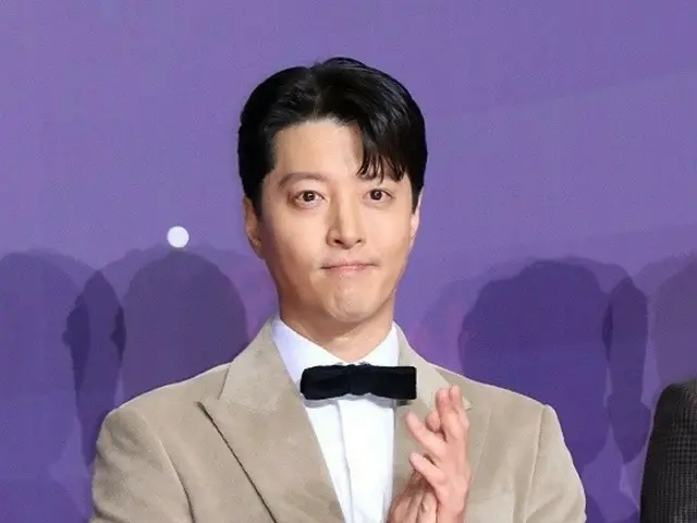 Actor Lee Dong Gun spotted dating a beautiful woman... 5 years after his divorce