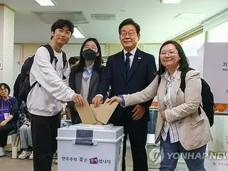South Korean presidential election candidates call on voters to vote early