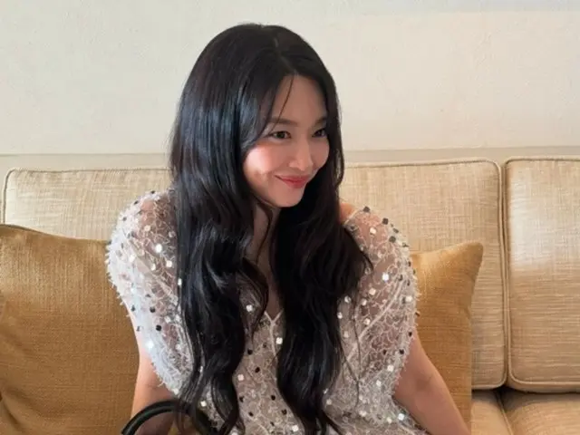 Actress Shin Min A, a lovely goddess turned sexy...showing off a see-through dress