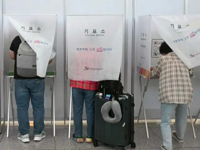 大統領選挙の事前投票をする人たち（記事と写真は無関係）