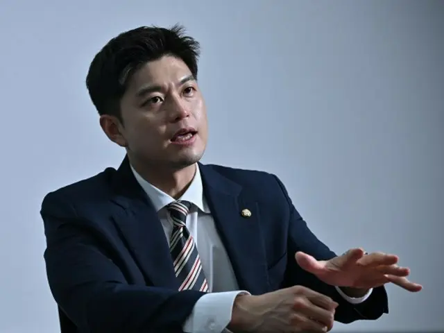 Kim Yong-tae, chairman of the People's Power emergency response committee, said, "We are considering amending the election law to allow for 'direct stamping' on advance ballots... The chairman of the election management committee should apologize" (South Korea)