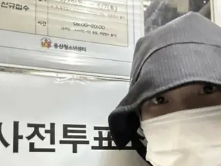 Singer IU completely blocks political debate... Completes early voting wearing a neutral outfit