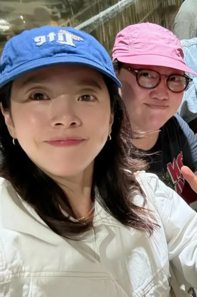 女優ハン・ジミン、キム・ヘスに続きパク・ジュンミョンと和やかな親交…「だからお姉さんたちに可愛がられるんだよ」