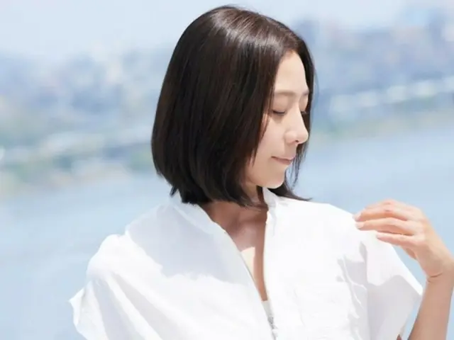 Actress Kim Heui Ae looks slimmer than her "lifetime size 7"... the epitome of "elegant beauty"