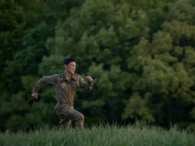 The first behind-the-scenes footage of Lee Je Hoon's confident film "Escape" has been released!